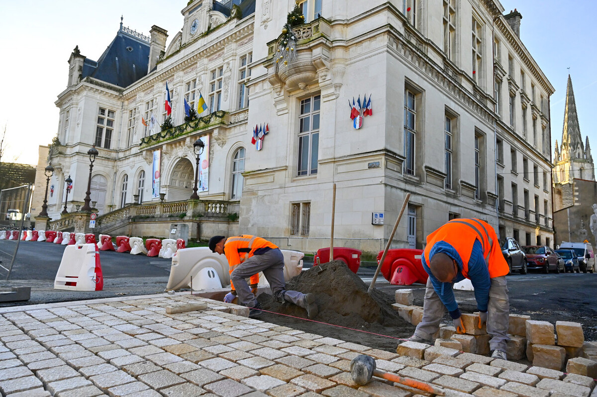 Place Martin-Bastard, le 14 décembre 2023 (photo Darri)