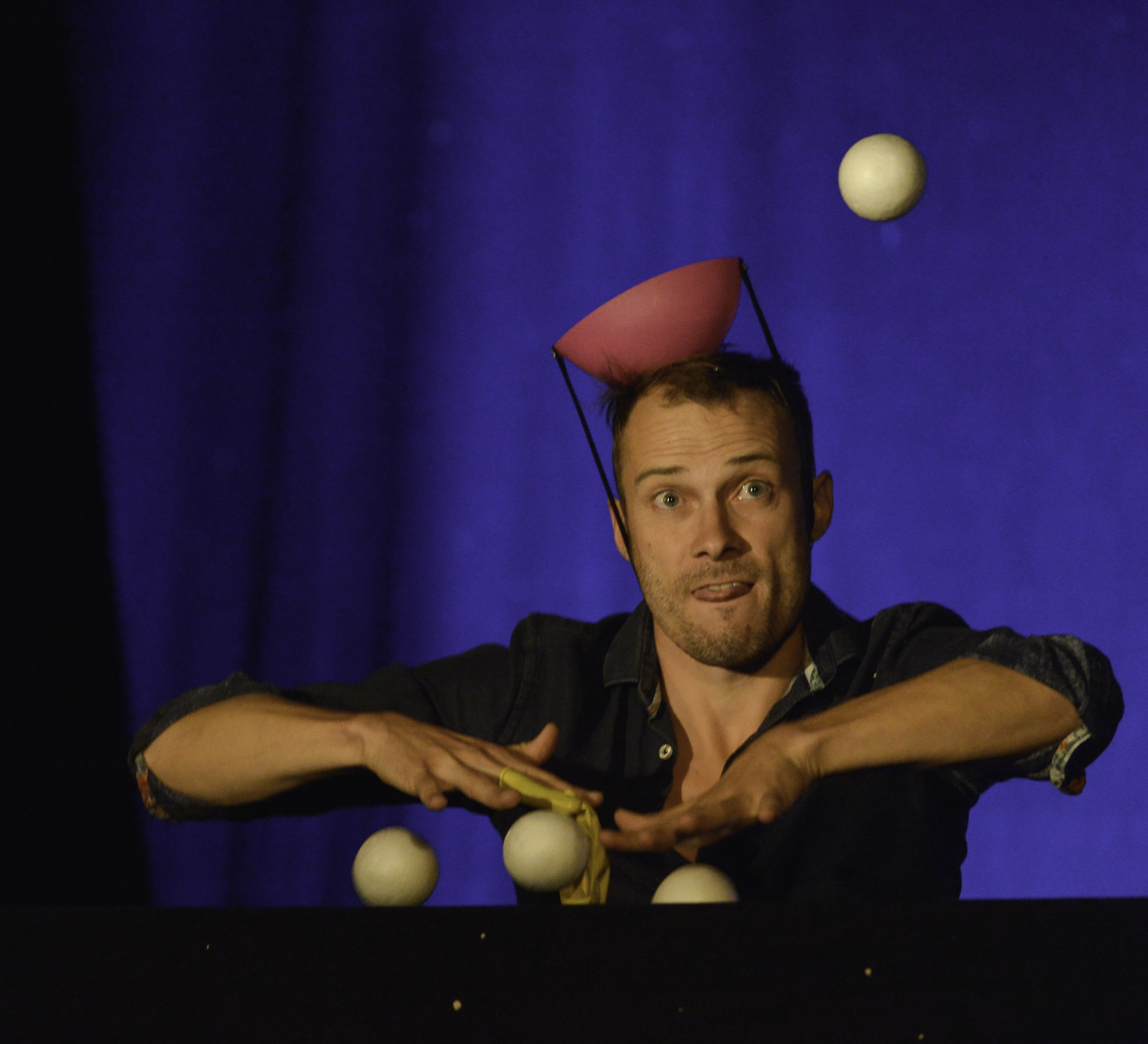 Festival Cirque d'été CIEBlizzards concept- Opéra pour sèche-cheveux - Agrandir l'image 1 sur [1], fenêtre modale