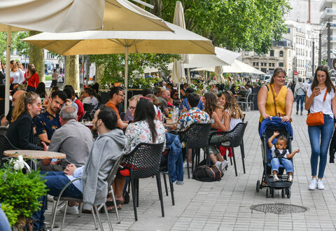 Terrasse restaurant place de la Brèche © Darri