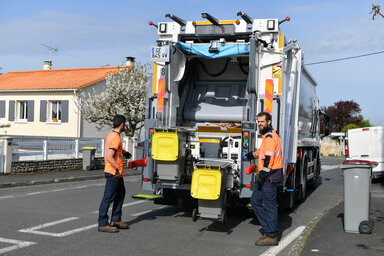 Collectes de ordures menageres poubelle jaune