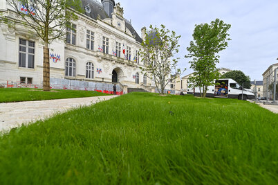 Place Martin-Bastard. - Agrandir l'image 47 sur [117], fenêtre modale