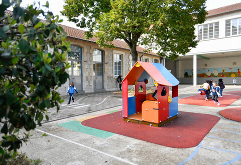 Vegetalisation a l?ecole Paul Bert maternelle