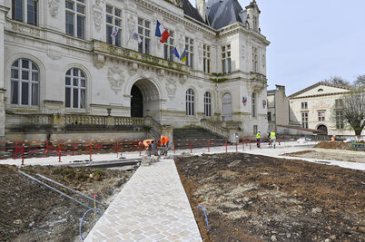 Place Martin Bastard. - Agrandir l'image 72 sur [117], fenêtre modale