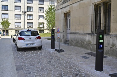 Bornes arrêt-minute rue Emile-Bèche. - Agrandir l'image 38 sur [117], fenêtre modale