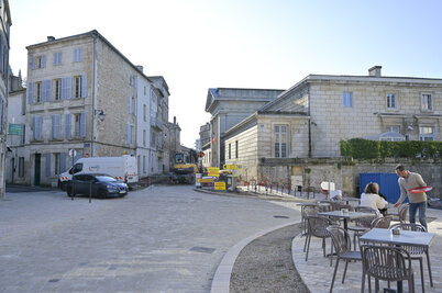 Place des Tribunaux et rue du Palais. - Agrandir l'image 29 sur [117], fenêtre modale