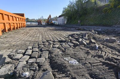 Travaux rue de l’industrie, pavés récupérés pour d’autres chantiers niortais et coté ouest gare - Agrandir l'image 165 sur [166], fenêtre modale