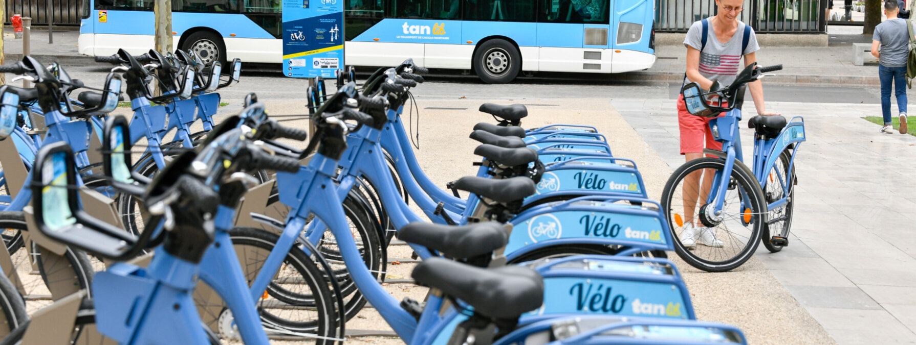 Vélo en libre service place de la Brèche
