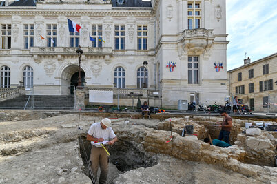 Fouilles place Martin-Bastard - Agrandir l'image 105 sur [117], fenêtre modale