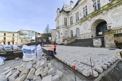 Place Martin-Bastard. - Agrandir l'image 73 sur [117], fenêtre modale
