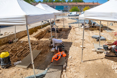 Fouilles archeologiques place Denfert Rochereau - Agrandir l'image 115 sur [118], fenêtre modale