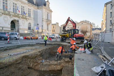 Fouilles archeologiques place Martin-Bastard - Agrandir l'image 117 sur [117], fenêtre modale