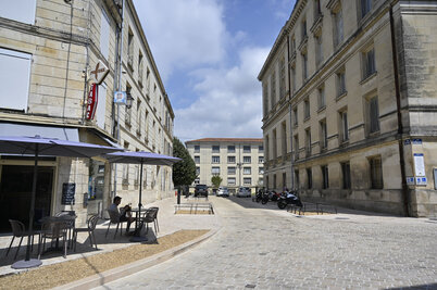 Place des Tribunaux et rue Emile-Bèche. - Agrandir l'image 39 sur [117], fenêtre modale