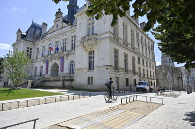 Place Martin-Bastard. - Agrandir l'image 41 sur [117], fenêtre modale