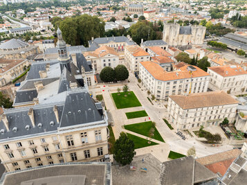 Place Martin-Bastard. - Agrandir l'image 36 sur [117], fenêtre modale