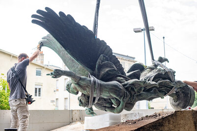 Depose de la statue - Agrandir l'image 55 sur [118], fenêtre modale