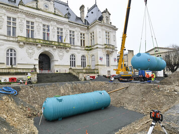 Pose des citernes de récuperation des eaux pluviales, place Martin-Bastard. - Agrandir l'image 84 sur [117], fenêtre modale