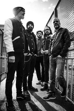 HEADCHARGER + HOWARD + KAEDERIC - Agrandir l'image, fenêtre modale