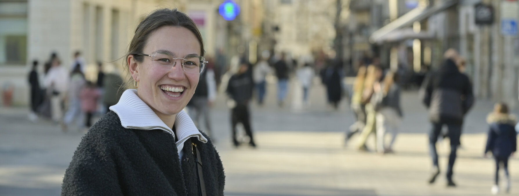 Jeanne Lucas photographe exposee a la Villa Perochon dont le theme est la jeunesse niortaise