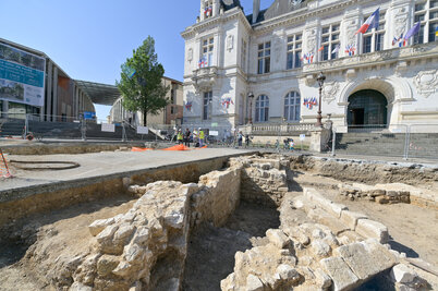 Fouilles archeologiques place Martin-Bastard - Agrandir l'image 112 sur [117], fenêtre modale