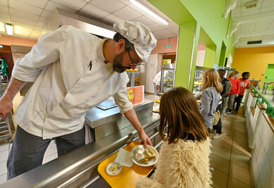 Self d'un restaurant scolaire Niortais