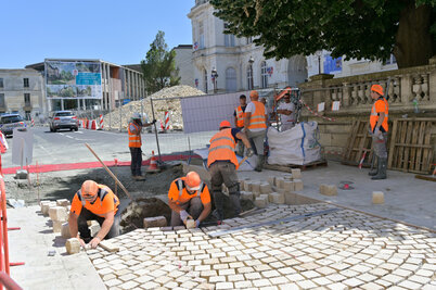 Pavage des rues de la Prefecture et Du Guesclin - Agrandir l'image 108 sur [117], fenêtre modale