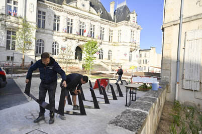 Station vélos en libre-service place Martin-Bastard. - Agrandir l'image 55 sur [117], fenêtre modale
