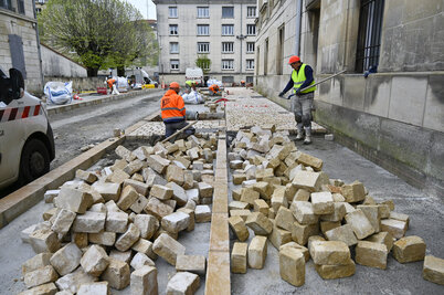 Rue Emile-Bèche. - Agrandir l'image 67 sur [117], fenêtre modale