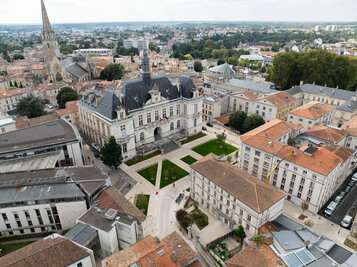 Place Martin-Bastard. - Agrandir l'image 35 sur [117], fenêtre modale