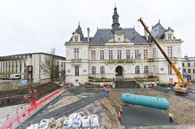 Pose des citernes de récuperation des eaux pluviales, place Martin-Bastard. - Agrandir l'image 87 sur [117], fenêtre modale