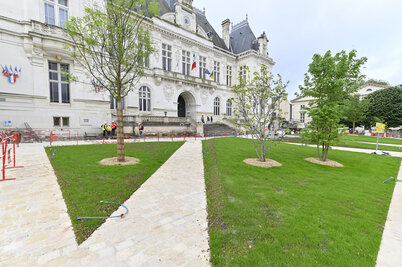 Place Martin-Bastard. - Agrandir l'image 51 sur [117], fenêtre modale