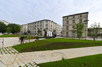 Place Martin-Bastard. - Agrandir l'image 48 sur [117], fenêtre modale