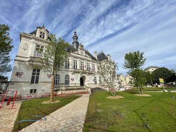 Place Martin-Bastard. - Agrandir l'image 2 sur [117], fenêtre modale