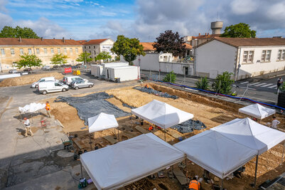 Chantier de fouilles place Denfert-Rochereau - Agrandir l'image 116 sur [118], fenêtre modale