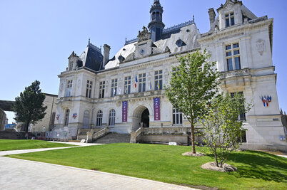 Place Martin-Bastard. - Agrandir l'image 44 sur [117], fenêtre modale