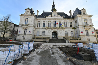 Place Martin-Bastard. - Agrandir l'image 77 sur [117], fenêtre modale